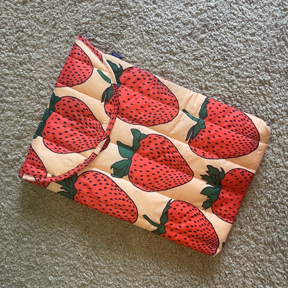 Baggu Puffy Macbook Sleeve 16"